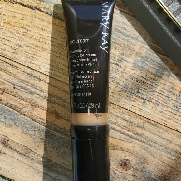 CC Cream - Medium-to-Deep Cover Cream Sunscreen SFP 15 - Mary Kay - Picture 10 of 10